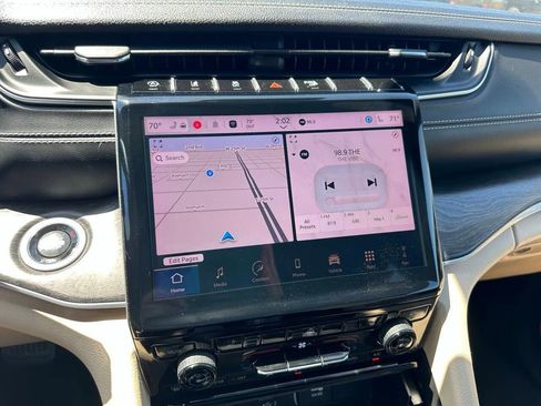 Used 2024 Jeep Grand Cherokee Limited image 21