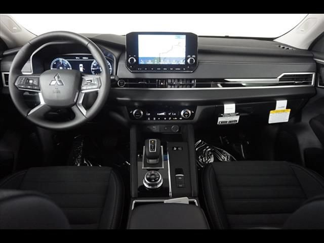Used 2025 Mitsubishi Outlander SE AWD/4WD image 12