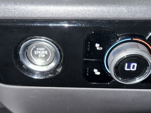 Used 2024 Chevrolet Silverado 1500 LT AWD/4WD image 36