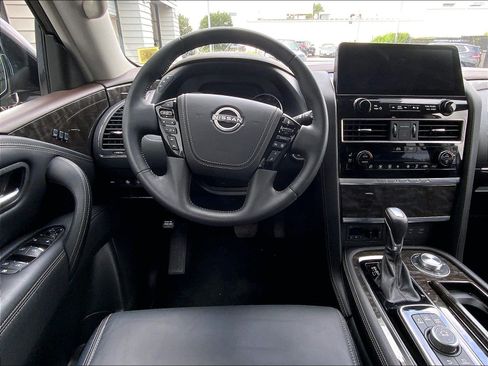 Used 2023 Nissan Armada Platinum w/ Captain's Chairs Package AWD/4WD image 4