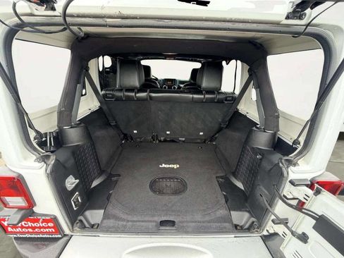 Used 2015 Jeep Wrangler Unlimited Sahara w/ Dual Top Group AWD/4WD image 6