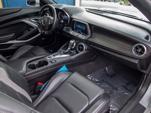 Used 2019 Chevrolet Camaro LT w/ Technology Package image 29