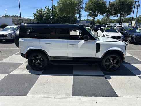 Used 2023 Land Rover Defender 110 X-Dynamic SE AWD/4WD image 4