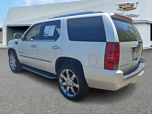 Used 2007 Cadillac Escalade AWD w/ Information Package image 4