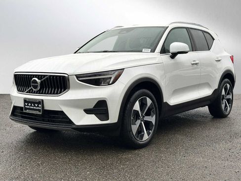 Used 2025 Volvo XC40 B5 Core w/ Protection Package Premier image 7