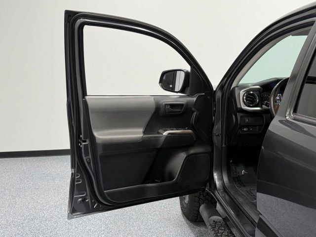 Used 2021 Toyota Tacoma SR5 RWD image 10