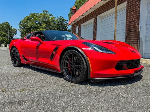 Used 2019 Chevrolet Corvette Grand Sport w/ Carbon Flash Badge Package RWD image 29