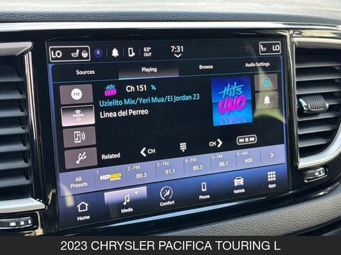 Used 2023 Chrysler Pacifica Touring-L FWD image 22