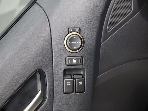 Used 2015 Hyundai Genesis 3.8 image 8