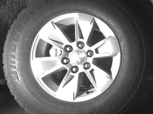 Used 2023 Chevrolet Silverado 1500 LT AWD/4WD image 14