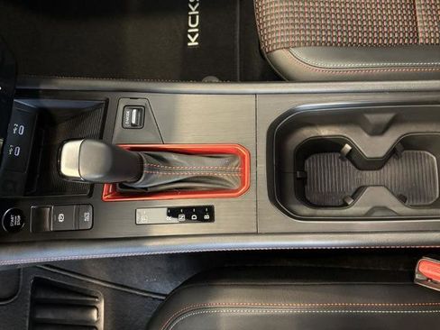 Certified 2025 Nissan Kicks SR FWD image 18
