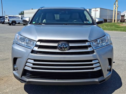 Used 2017 Toyota Highlander XLE w/ Carpet Mat Package AWD/4WD image 2