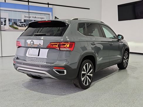 Certified 2023 Volkswagen Taos SE FWD image 3