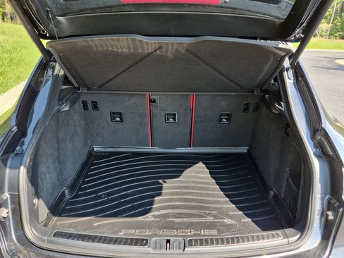Certified 2021 Porsche Macan Turbo AWD/4WD image 20