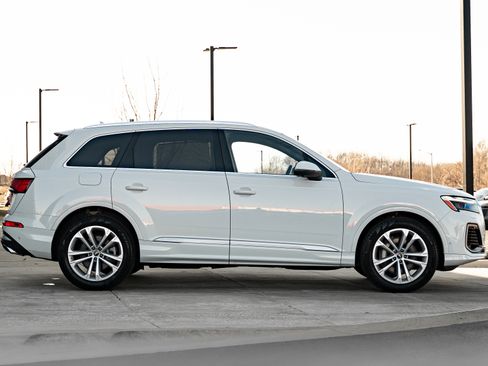Certified 2025 Audi Q7 Premium Plus w/ Premium Plus Package image 3
