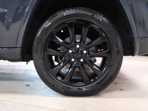 Used 2018 Jeep Grand Cherokee Altitude image 32