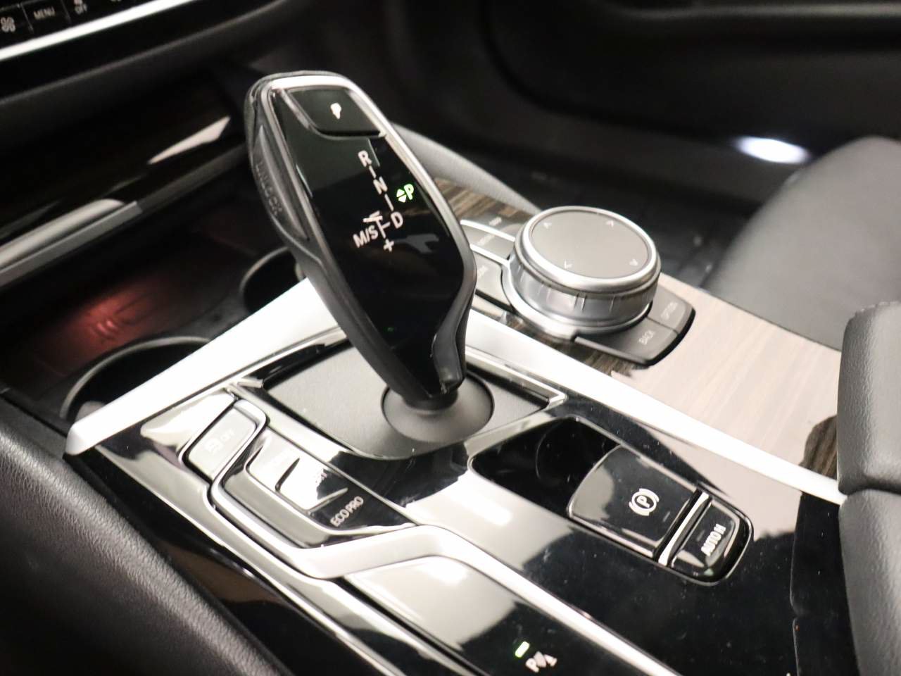 Used 2021 BMW 530i w/ Convenience Package RWD image 9