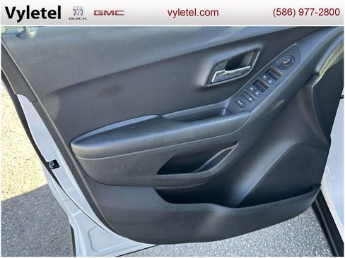 Certified 2022 Chevrolet Trax LT w/ LT Convenience Package image 15