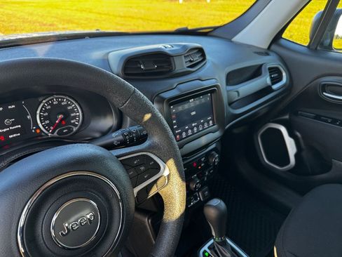 Used 2021 Jeep Renegade Sport image 14