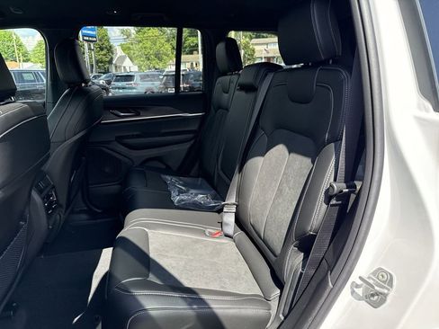 New 2026 Jeep Grand Cherokee Altitude AWD/4WD image 20