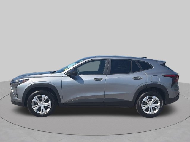 Used 2026 Chevrolet Trax LS FWD image 3