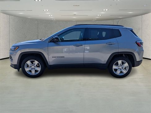Used 2022 Jeep Compass Latitude image 6