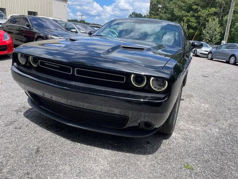 Used 2018 Dodge Challenger SXT image 4