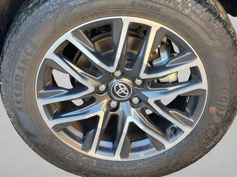Used 2026 Toyota Corolla Cross XLE w/ Convenience Package FWD image 14
