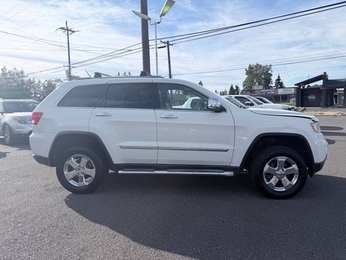 Used 2012 Jeep Grand Cherokee Overland w/ Mopar Chrome Edition Group AWD/4WD image 5