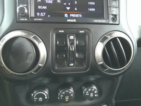 Used 2018 Jeep Wrangler Unlimited Sahara AWD/4WD image 64