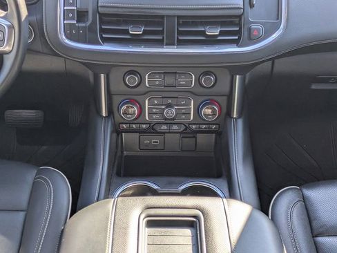 Used 2024 Chevrolet Suburban Premier image 19