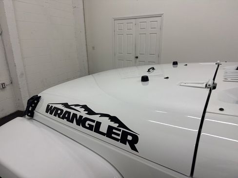 Used 2017 Jeep Wrangler Unlimited Sahara image 24