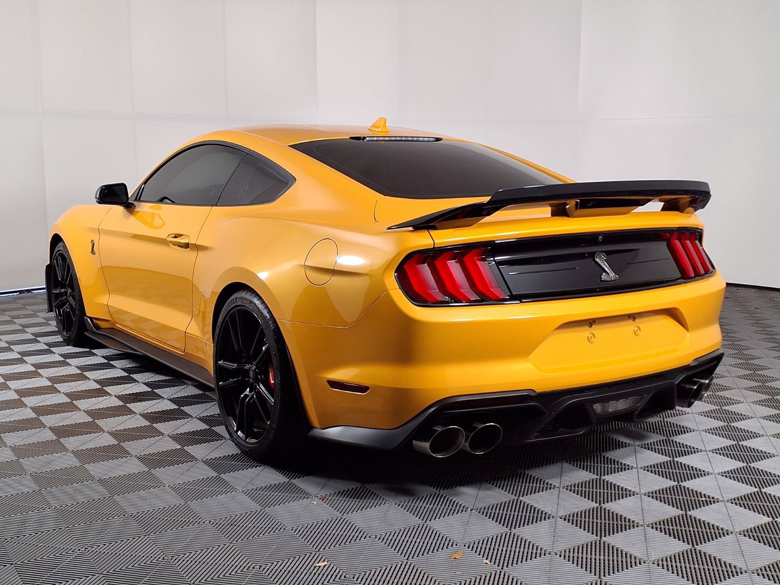 Used 2022 Ford Mustang Shelby GT500 w/ Technology Package RWD image 5