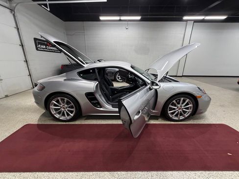 Used 2019 Porsche 718 Cayman RWD image 50