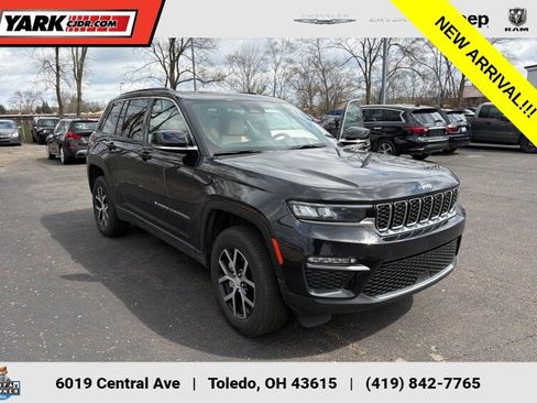 Used 2025 Jeep Grand Cherokee Limited image 1