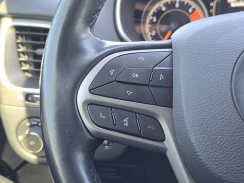 Used 2020 Jeep Cherokee Latitude Plus w/ Comfort/Convenience Group AWD/4WD image 29
