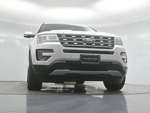 Certified 2017 Ford Explorer Limited FWD image 45