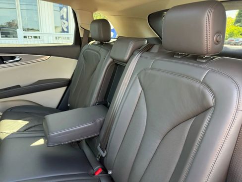 Used 2019 Lincoln Nautilus Select image 38