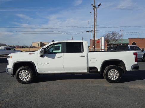 Used 2024 Chevrolet Silverado 2500 LT image 2