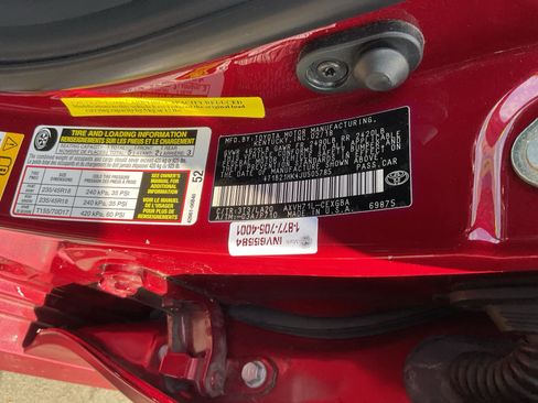 Used 2018 Toyota Camry XLE FWD image 25