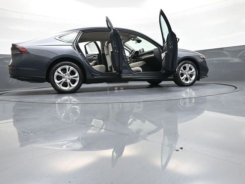 Used 2023 Honda Accord LX image 47
