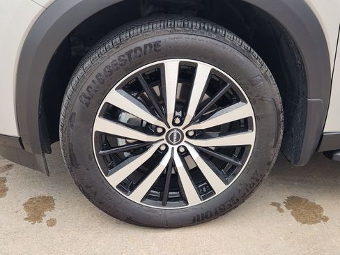 Used 2025 Nissan Pathfinder Platinum AWD/4WD image 15