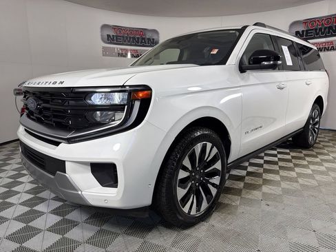 Used 2025 Ford Expedition Max Platinum w/ Driver's Package image 9