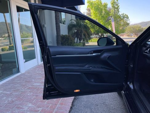Used 2019 Toyota Camry SE image 16
