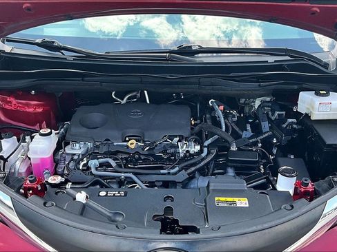 Used 2023 Toyota Sienna XLE FWD image 31