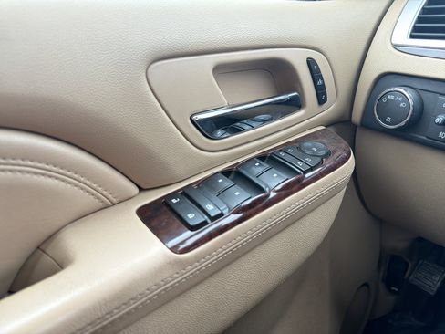 Used 2011 Cadillac Escalade ESV Premium image 18