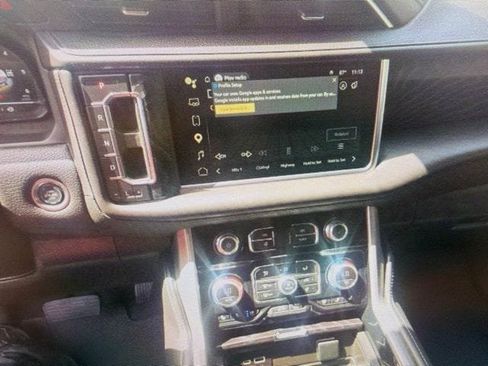 Used 2024 GMC Yukon XL Denali w/ Denali Reserve Package AWD/4WD image 9