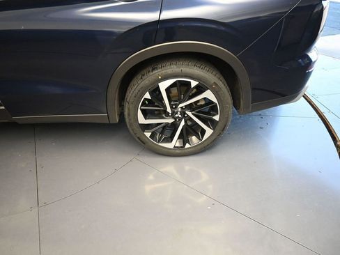 Used 2024 Mitsubishi Outlander SE image 18
