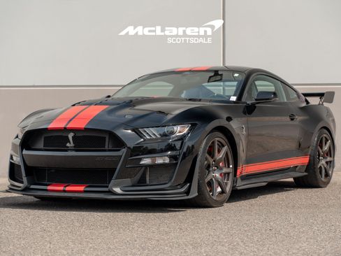 Used 2022 Ford Mustang Shelby GT500 w/ Carbon Fiber Track Pack RWD image 3
