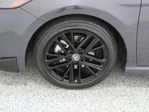 Used 2025 Toyota Camry SE FWD image 11